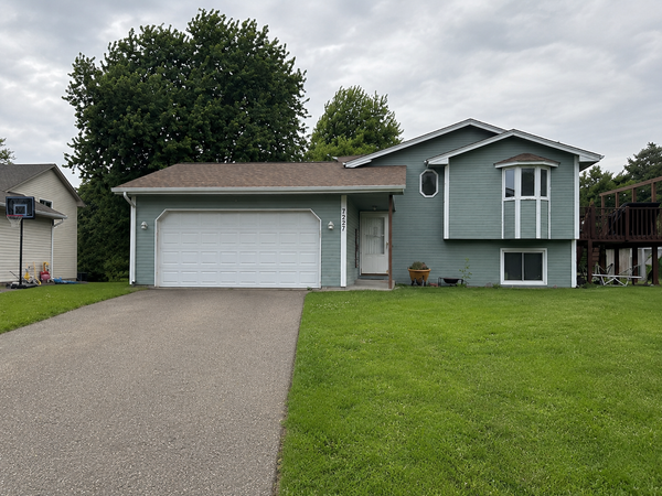7227 Peterson Trail, Hugo, MN 55038