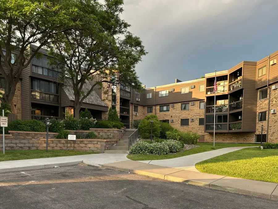 999 41st Avenue Ne #212, Minneapolis, MN 55421 - #2