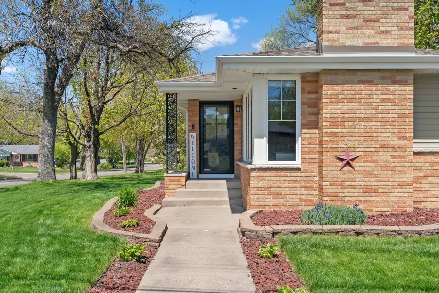 4600 France Avenue N, Robbinsdale, MN 55422 - #2