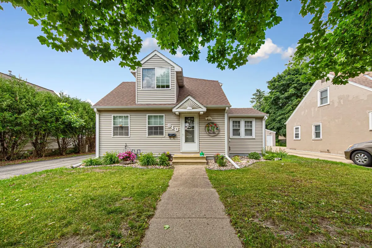 910 8th Avenue Sw, Austin, MN 55912 - #1