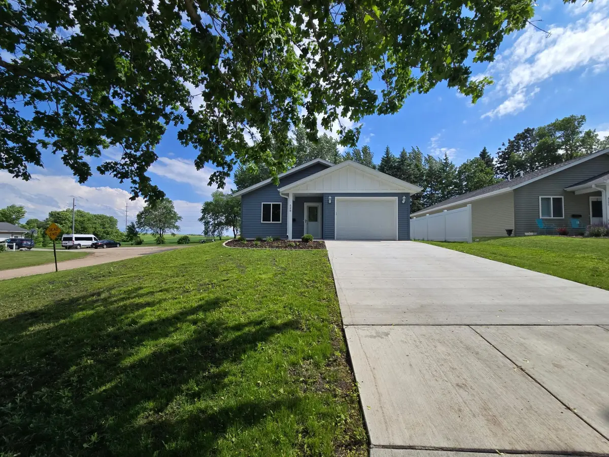 528 E St Charles Avenue, Fergus Falls, MN 56537 - #1