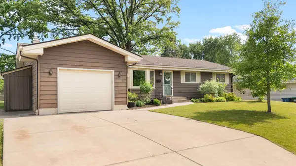 588 Rice Creek Terrace Ne, Fridley, MN 55432