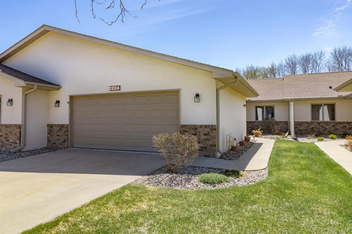 2224 Pinewood Drive, Shakopee, MN 55379 - #1