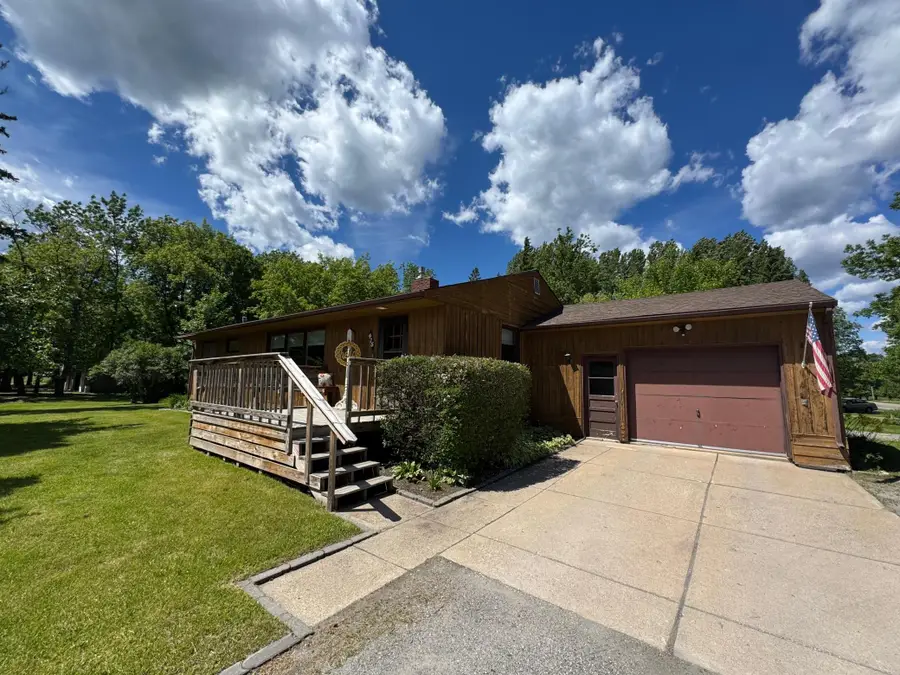 415 Roosevelt Street Ne, Warroad, MN 56763 - #2