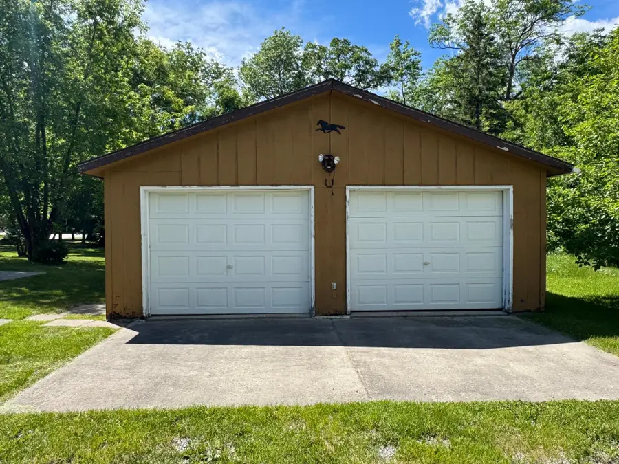 415 Roosevelt Street Ne, Warroad, MN 56763 - #3