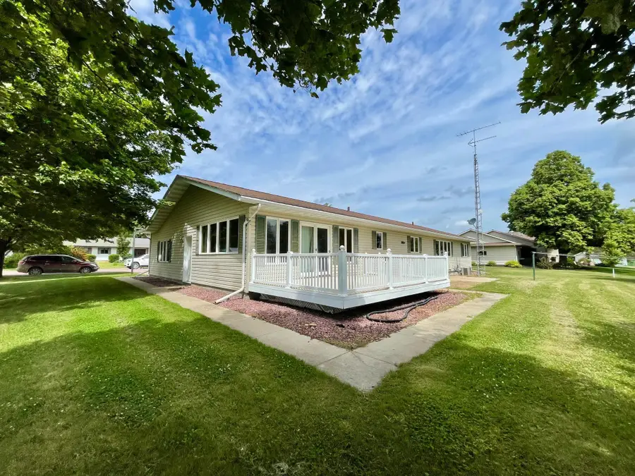212 Eastern Avenue S, Comfrey, MN 56019 - #3