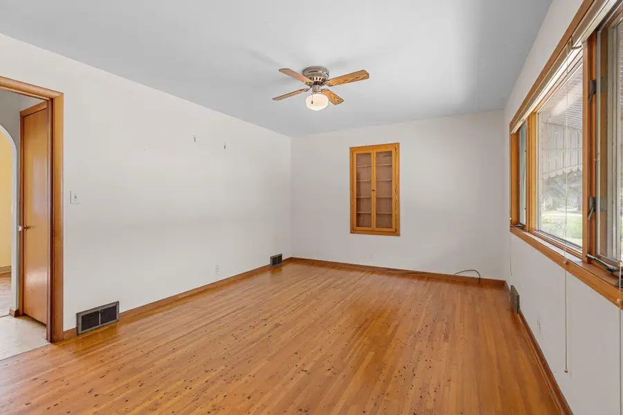 227 5th Avenue Ne, Faribault, MN 55021 - #3