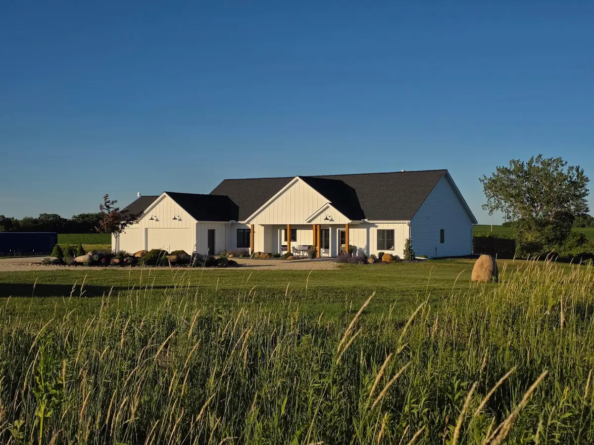 10319 30 Highway Sw, Hayfield, MN 55940 - #1