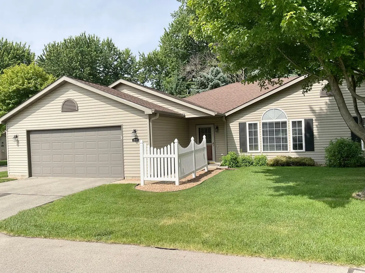 1700 Carriage Homes Drive Sw #B, Austin, MN 55912 - #1