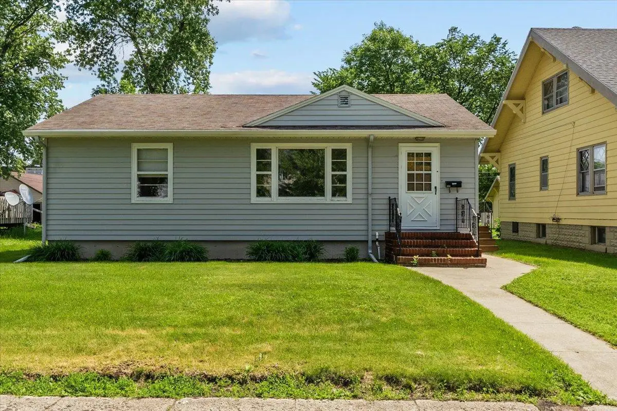 606 7th Street N, Wahpeton, ND 58075 - #1
