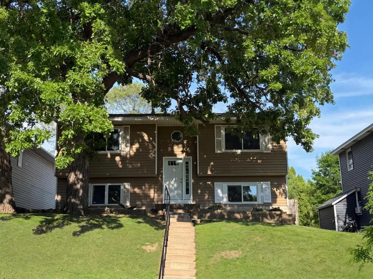 546 Hazel Street N, Saint Paul, MN 55119 - #1