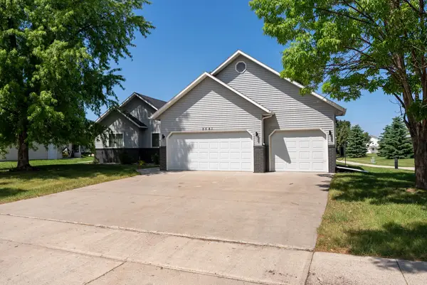 2541 S 26th Avenue S, Fargo, ND 58103