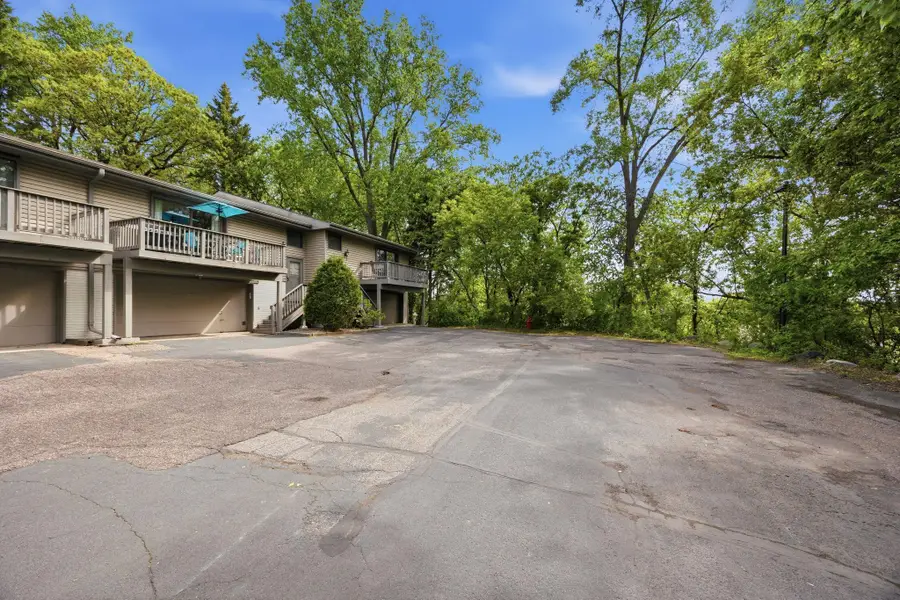 103 30th Avenue Nw, New Brighton, MN 55112 - #3