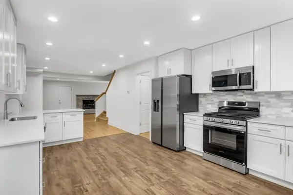 1077 Century Avenue S, Maplewood, MN 55119
