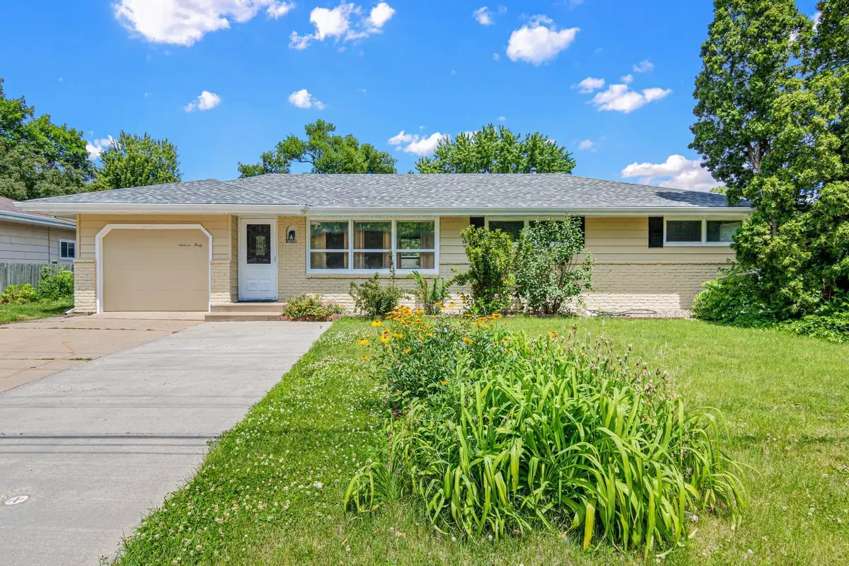 1640 7th Street Nw, New Brighton, MN 55112 - #1
