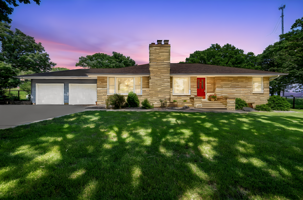 11990 380th Avenue, Blue Earth, MN 56013