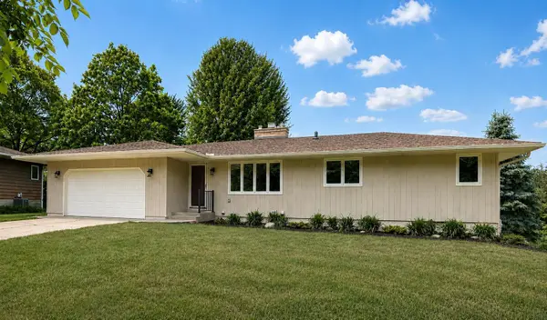 635 Iona Lane, Roseville, MN 55113