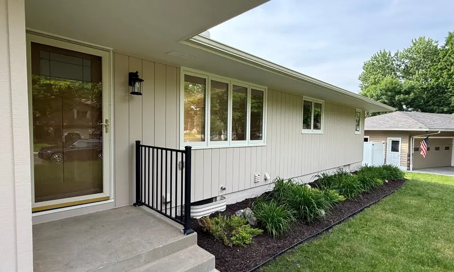 635 Iona Lane, Roseville, MN 55113 - #2