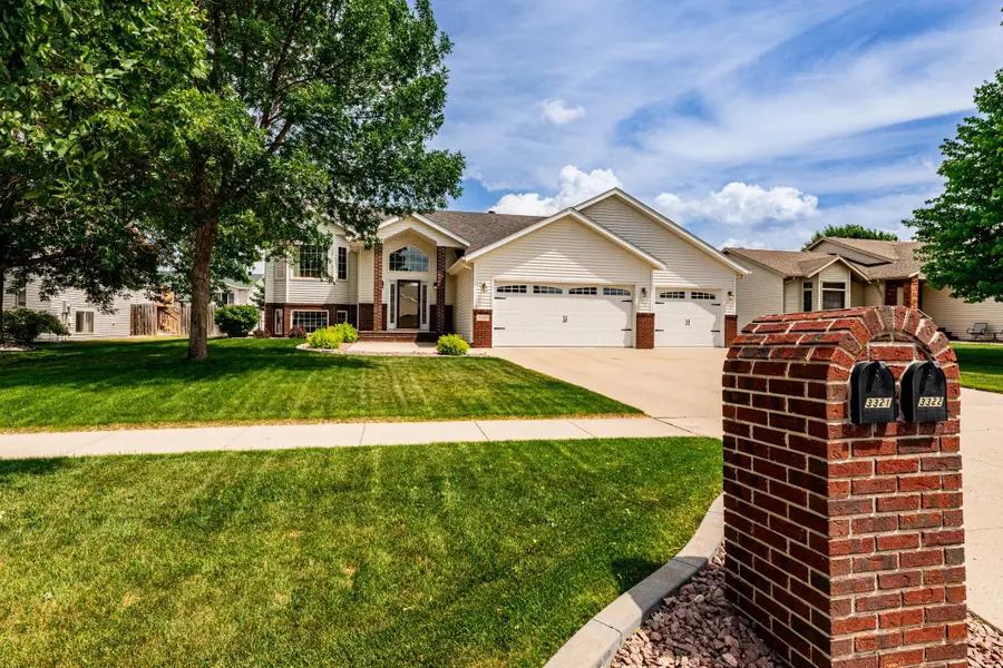 3322 Jackson Street S, Fargo, ND 58104 - #2