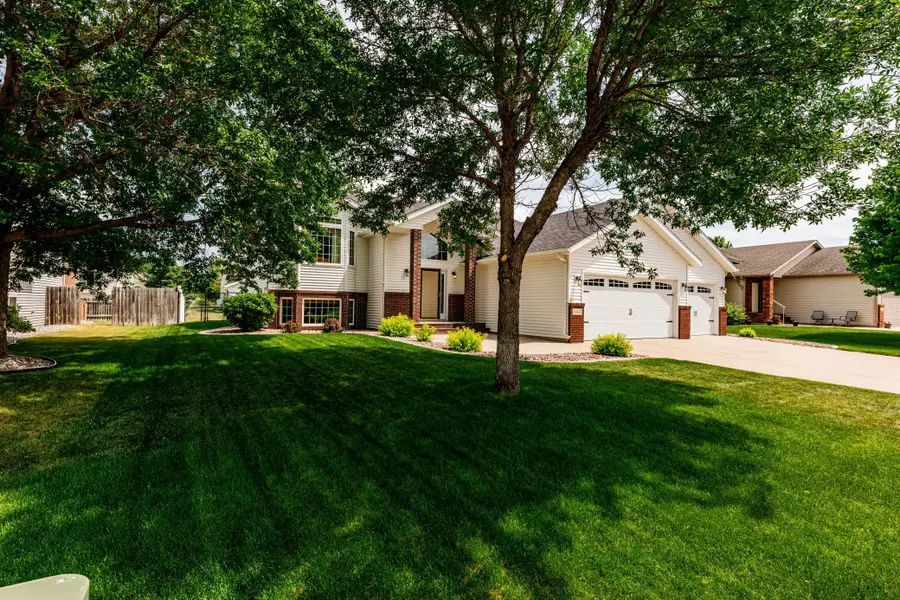 3322 Jackson Street S, Fargo, ND 58104 - #3