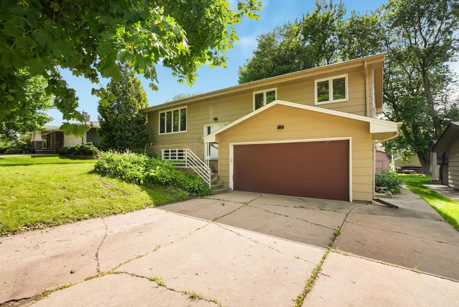 4018 Shamrock Drive Ne, Saint Anthony, MN 55421 - #2