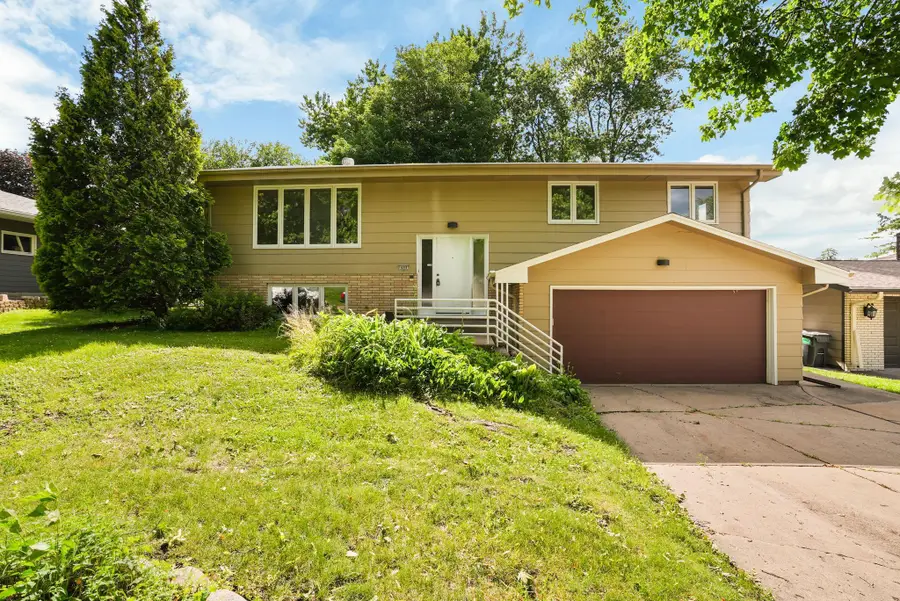 4018 Shamrock Drive Ne, Saint Anthony, MN 55421 - #3