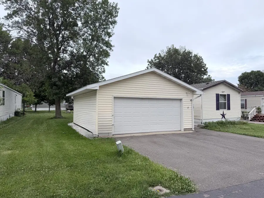 305 Mozart Avenue E, Mankato, MN 56001 - #2