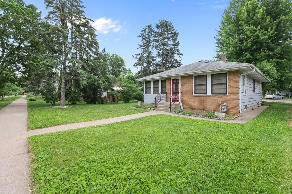 752 Orange Avenue E, Saint Paul, MN 55106 - #1
