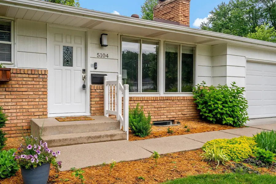 5104 Duggan Plaza, Edina, MN 55439 - #3