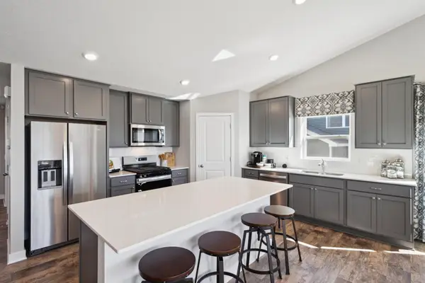 1671 Shasta Drive, Shakopee, MN 55379