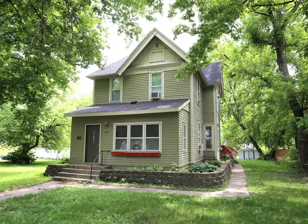 209 4th Street E, Carver, MN 55315