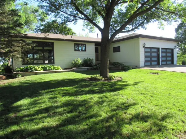 28 Linden Lane, Blue Earth, MN 56013