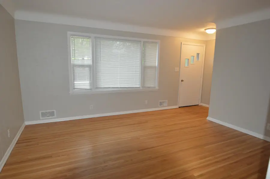 113 E Dale Street E, South Saint Paul, MN 55075 - #3