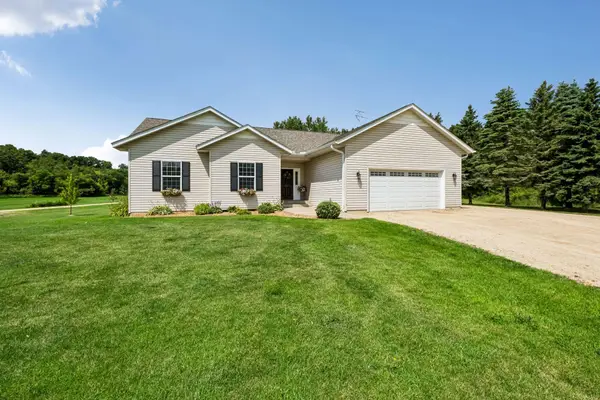 23775 Leeann Drive, Hampton, MN 55031