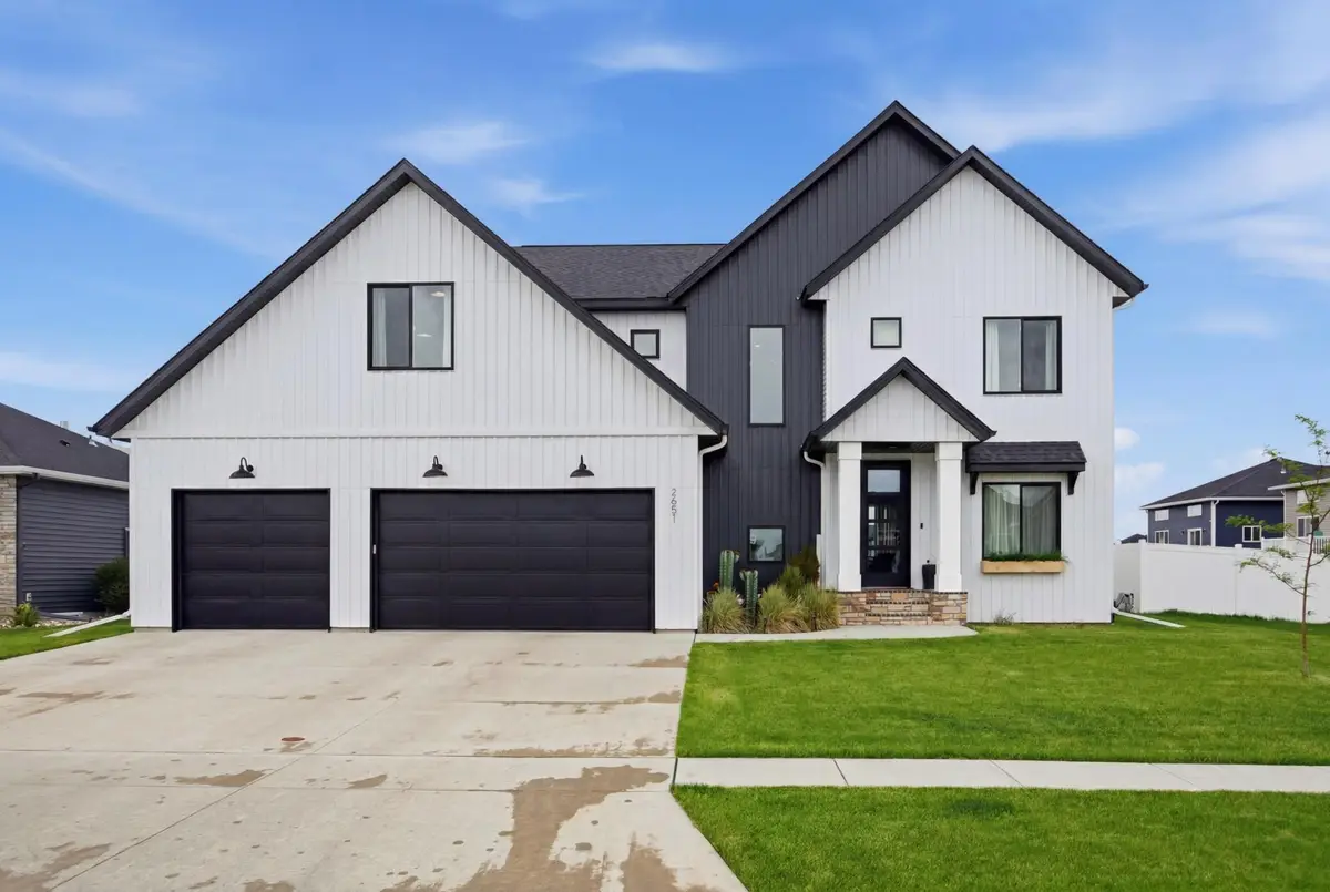 2651 Golden Lane S, Fargo, ND 58104 - #1