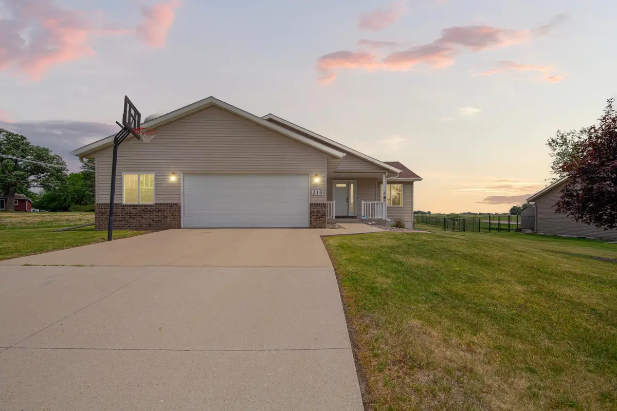 315 Hazeltine Avenue Ne, Owatonna, MN 55060 - #1