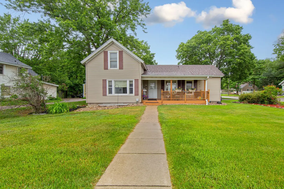 806 5th Street Nw, Faribault, MN 55021 - #1