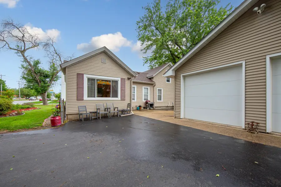 806 5th Street Nw, Faribault, MN 55021 - #2