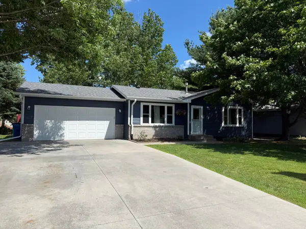 1340 Carriage Lane S, Cambridge, MN 55008