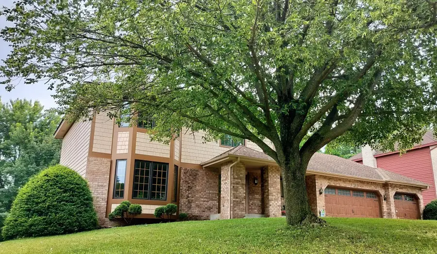 156 Red Oaks Drive, Vadnais Heights, MN 55127 - #2