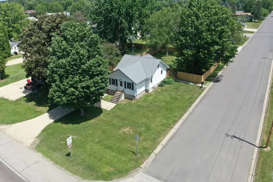 305 N Wabasha, Plainview, MN 55964 - #2