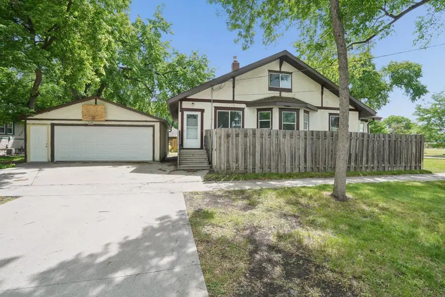 223 11th Avenue N, Fargo, ND 58102 - #3