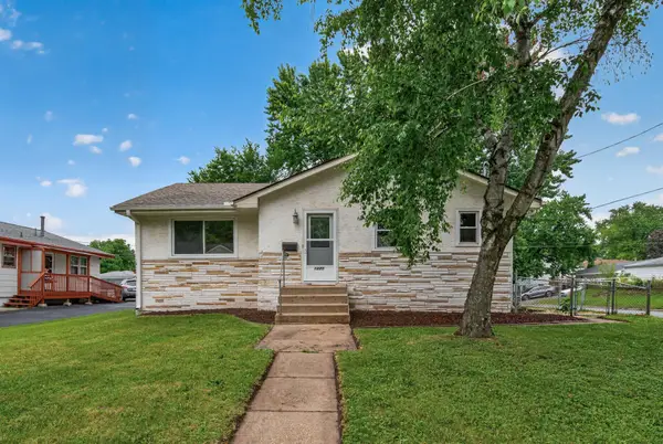 1225 43rd Avenue Ne, Columbia Heights, MN 55421