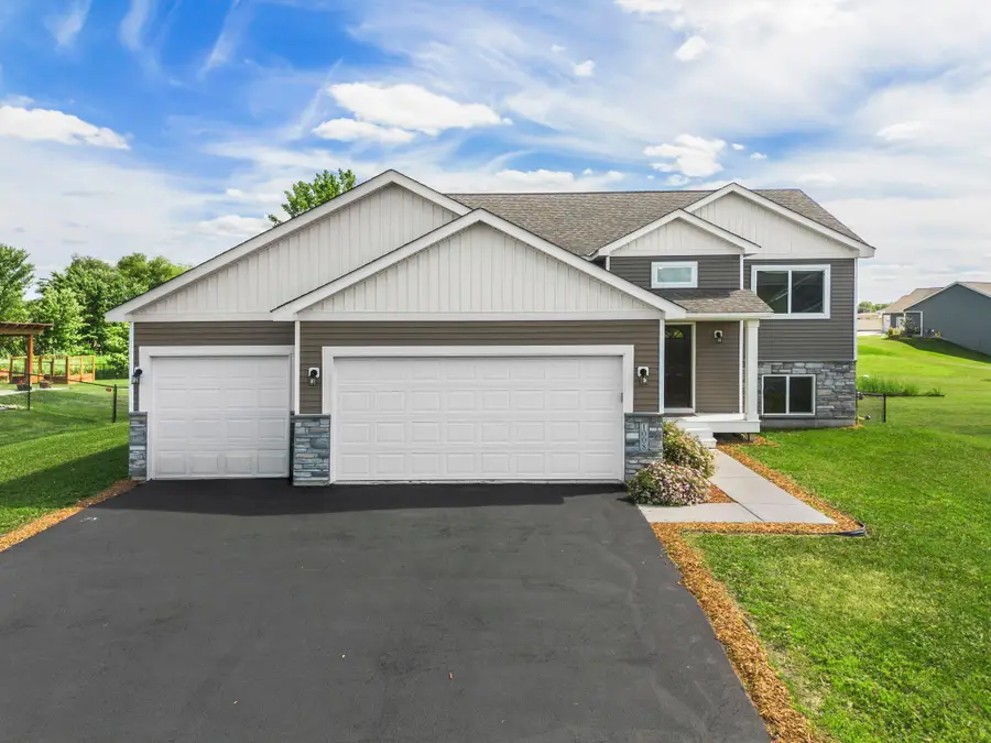 1008 Mulberry Avenue Ne, Montgomery, MN 56069 - #2