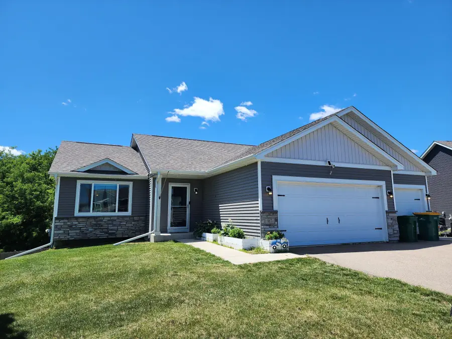 917 Mulberry Avenue Ne, Montgomery, MN 56069 - #2