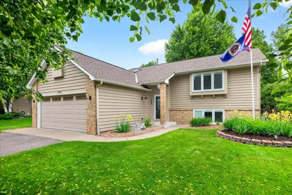1222 Saddlebrook Lane, Woodbury, MN 55125