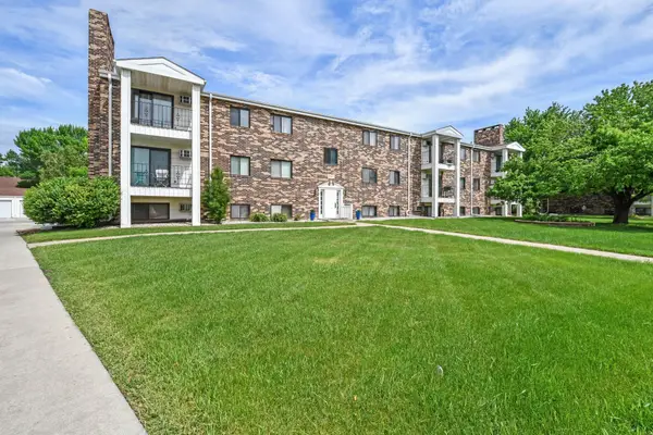 321 Prairiewood Circle S #304, Fargo, ND 58103