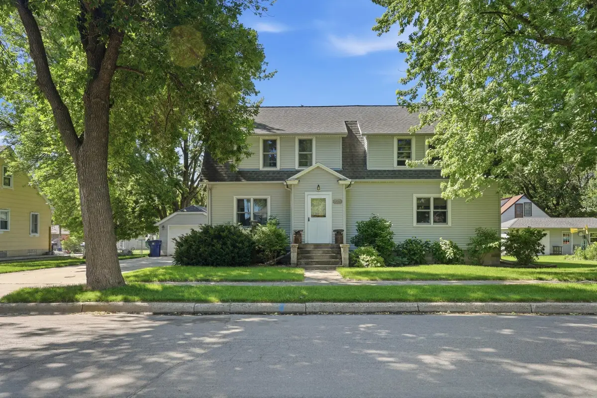 424 E 11th Street, Gibbon, MN 55335 - #1