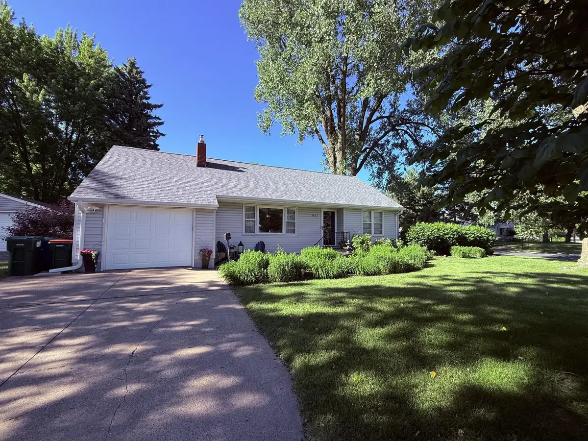 1827 44th Avenue Ne, Columbia Heights, MN 55421 - #1