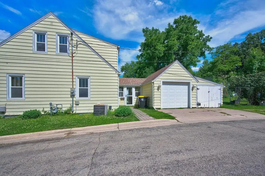325 South Street W, Caledonia, MN 55921 - #2